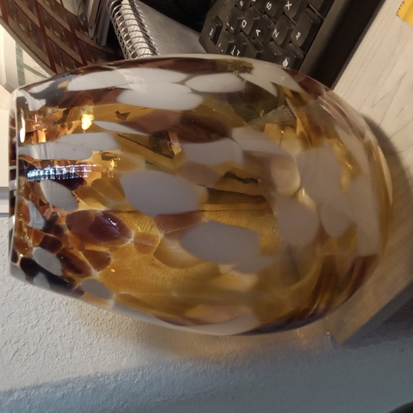 #755 Hand Blown Vase - Picture 1 of 3